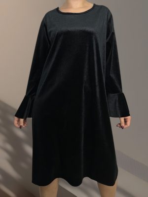 Μίντι φόρεμα βελουτέ και φραμπαλά μανίκι<br/><small class="dmm_sku">Κωδικός προϊόντος: 7291-μαυρο</small>