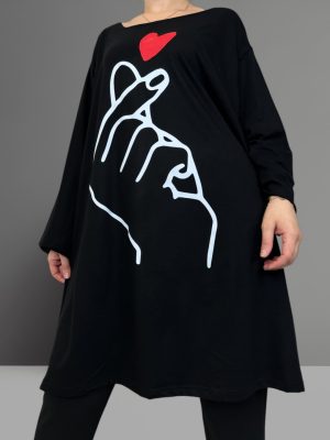 Ελαστική μπλούζα με στάμπα χέρι καρδούλα