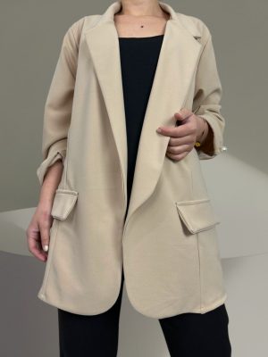 Σακάκι κρέπ με πέρλα στο μανίκι<br/><small class="dmm_sku">Κωδικός προϊόντος: 7610-μπεζ</small>