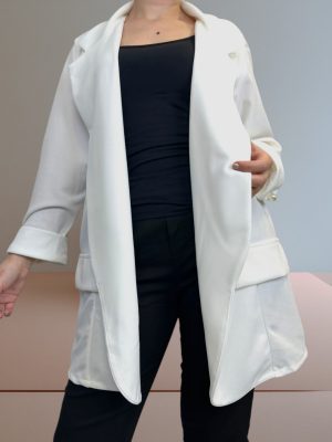 Σακάκι κρέπ με πέρλα στο μανίκι<br/><small class="dmm_sku">Κωδικός προϊόντος: 7610-ασπρο</small>