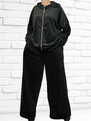 Κομψό βελούδινο σετ plus size, με άνετη παντελόνα και ζακέτα