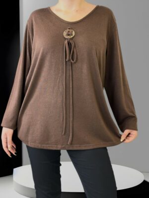 Casual μπλούζα με ξύλινο διακοσμητικό<br/><small class="dmm_sku">Κωδικός προϊόντος: 8216-καφε</small>