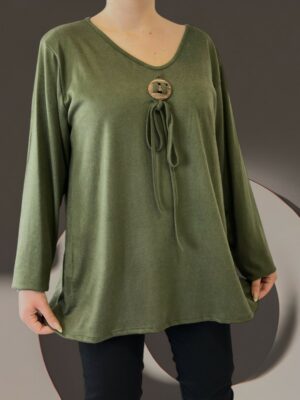 Casual μπλούζα με ξύλινο διακοσμητικό<br/><small class="dmm_sku">Κωδικός προϊόντος: 8216-λαδι</small>