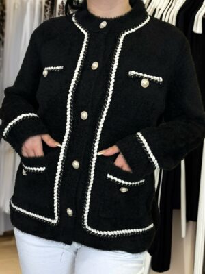 Ζακέτα με ιδιαίτερα κουμπιά για chic look