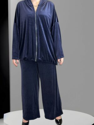 Κομψό βελούδινο σετ plus size, με άνετη παντελόνα και ζακέτα