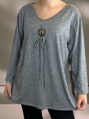 Casual μπλούζα με ξύλινο διακοσμητικό