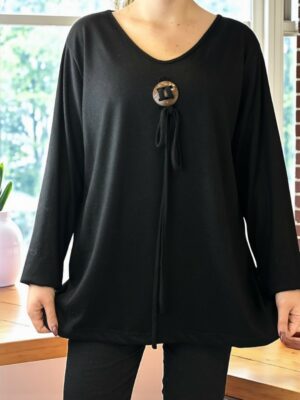 Casual μπλούζα με ξύλινο διακοσμητικό