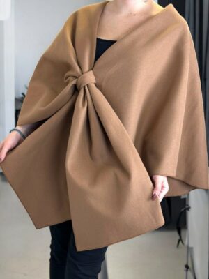 Κάπα με φιόγκο σχέδιο μπροστά