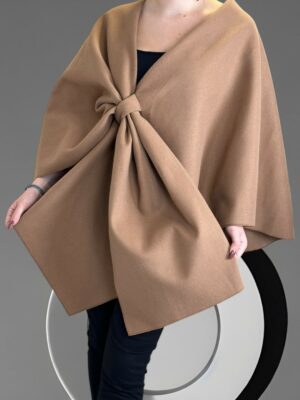 Κάπα με φιόγκο σχέδιο μπροστά