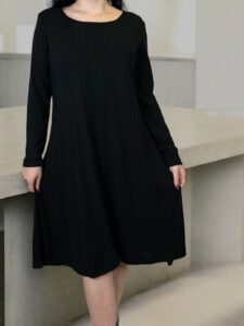 Ριπ πλεκτό φόρεμα που αναδεικνύει τη σιλουέτα