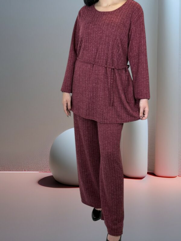 Απαλό  σετ με stylish λεπτή ζώνη