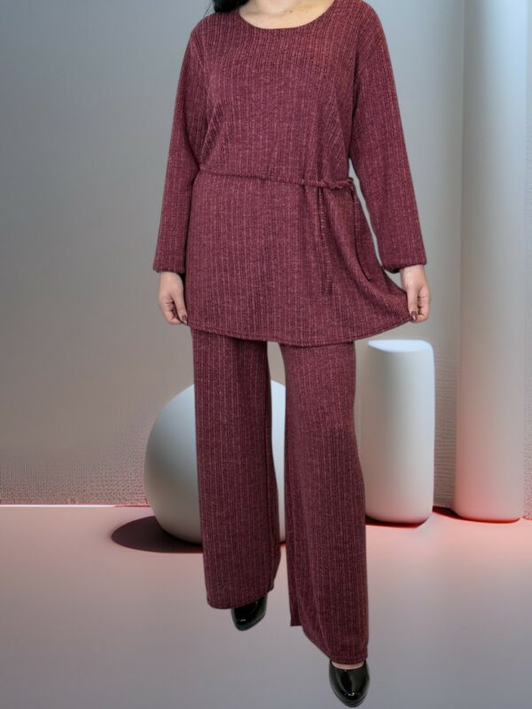 Απαλό  σετ με stylish λεπτή ζώνη