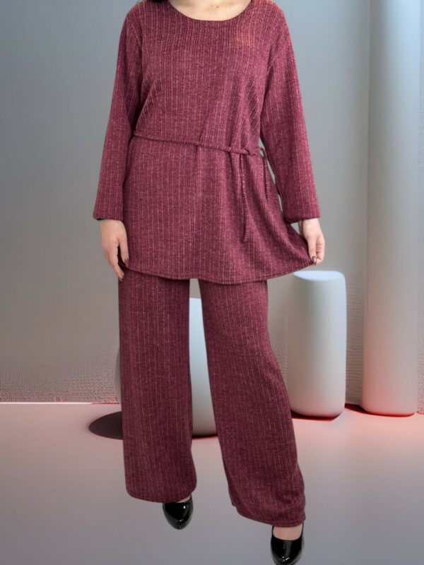 Απαλό  σετ με stylish λεπτή ζώνη