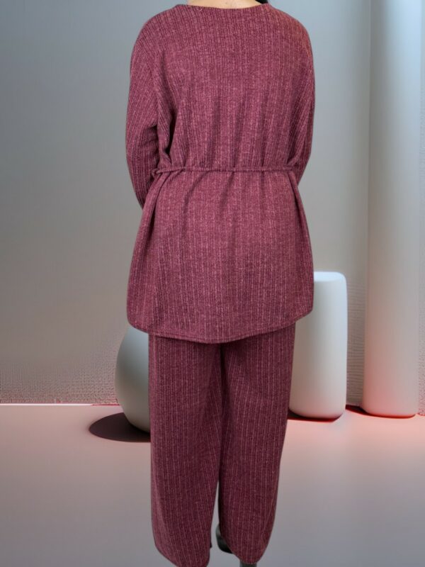 Απαλό  σετ με stylish λεπτή ζώνη