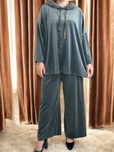 Σετ βελούδινο με εντυπωσιακές λεοπάρ λεπτομέρειες