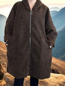 Παλτοζακέτα με απαλή υφή και λουλουδάτη λεπτομέρεια