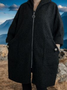 Παλτοζακέτα με απαλή υφή και λουλουδάτη λεπτομέρεια