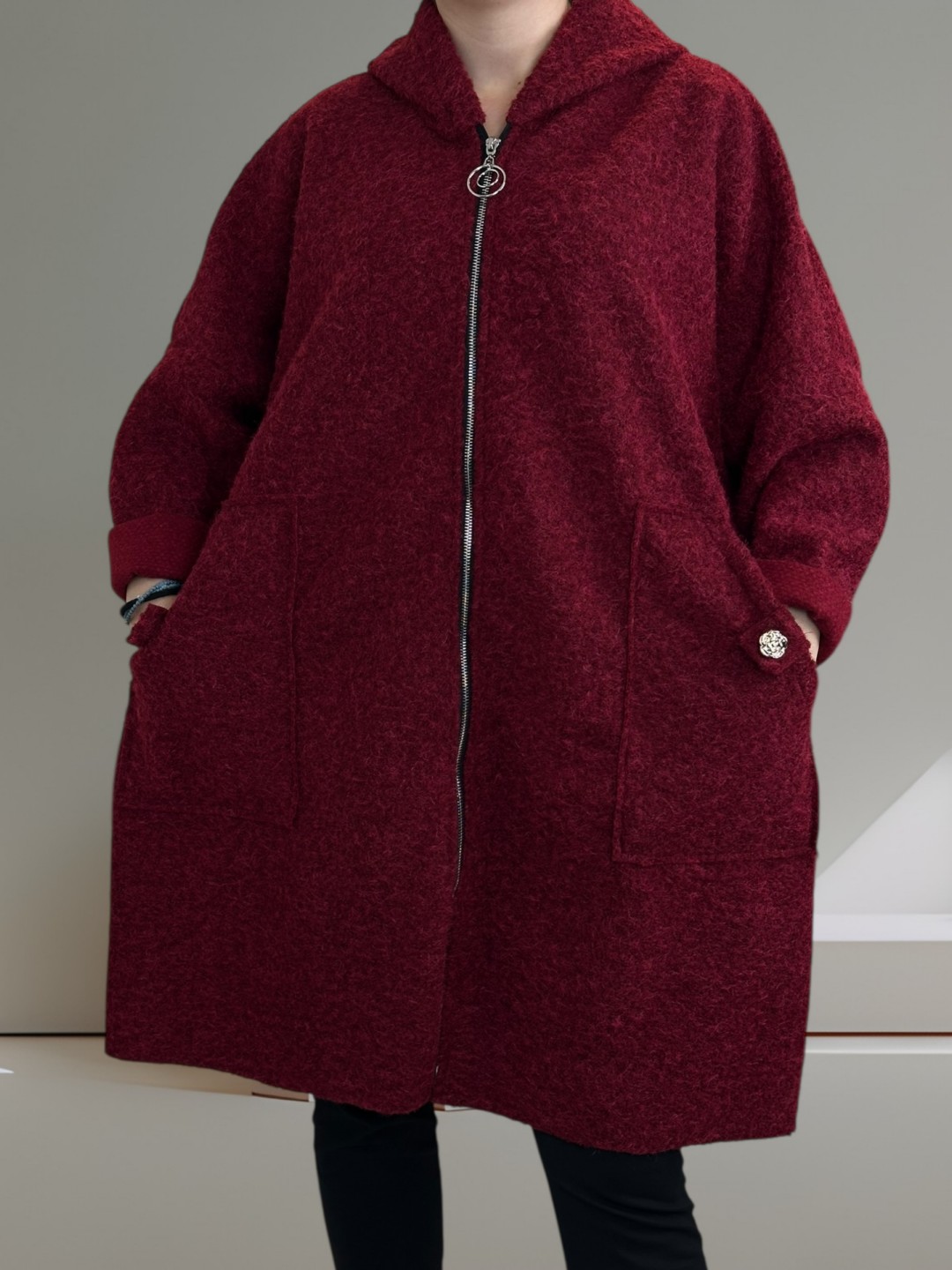 Παλτοζακέτα με απαλή υφή και λουλουδάτη λεπτομέρεια Παλτοζακέτα με απαλή υφή και λουλουδάτη λεπτομέρεια