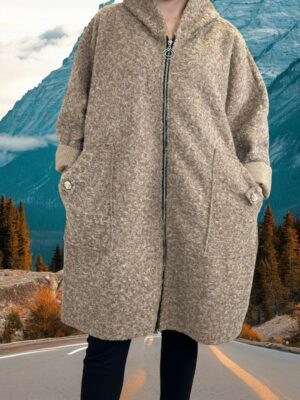 Παλτοζακέτα με απαλή υφή και λουλουδάτη λεπτομέρεια