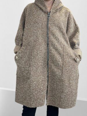 Παλτοζακέτα με απαλή υφή και λουλουδάτη λεπτομέρεια