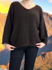 Classic πλεκτό πουλόβερ με V λαιμό για elegant εμφανίσεις