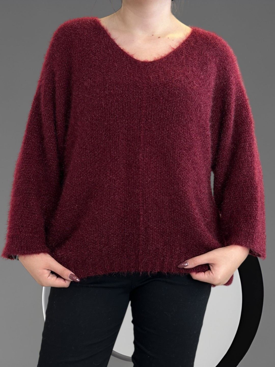 Classic πλεκτό πουλόβερ με V λαιμό για elegant εμφανίσεις Classic πλεκτό πουλόβερ με V λαιμό για elegant εμφανίσεις