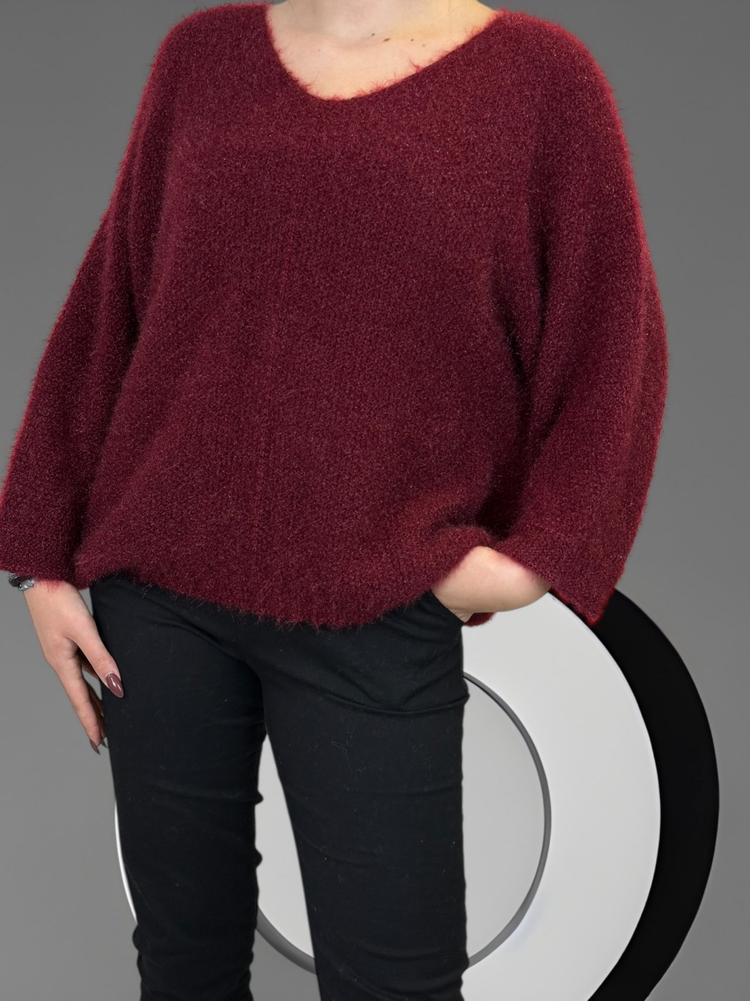 Classic πλεκτό πουλόβερ με V λαιμό για elegant εμφανίσεις Classic πλεκτό πουλόβερ με V λαιμό για elegant εμφανίσεις