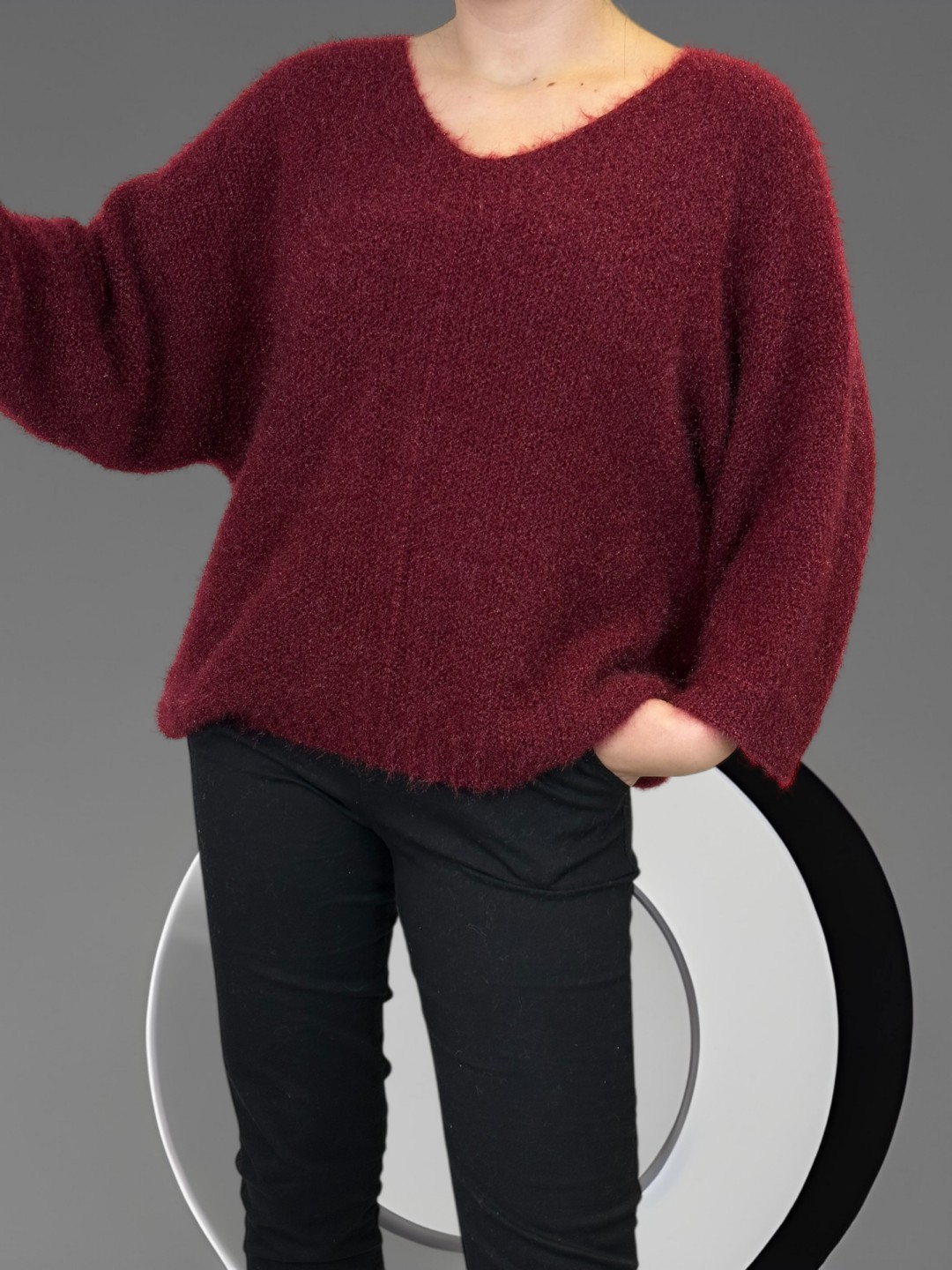 Classic πλεκτό πουλόβερ με V λαιμό για elegant εμφανίσεις Classic πλεκτό πουλόβερ με V λαιμό για elegant εμφανίσεις