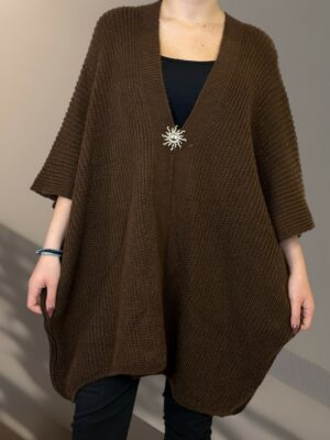Modern πλεκτή ζακέτα κοντομάνικη για layering στυλ