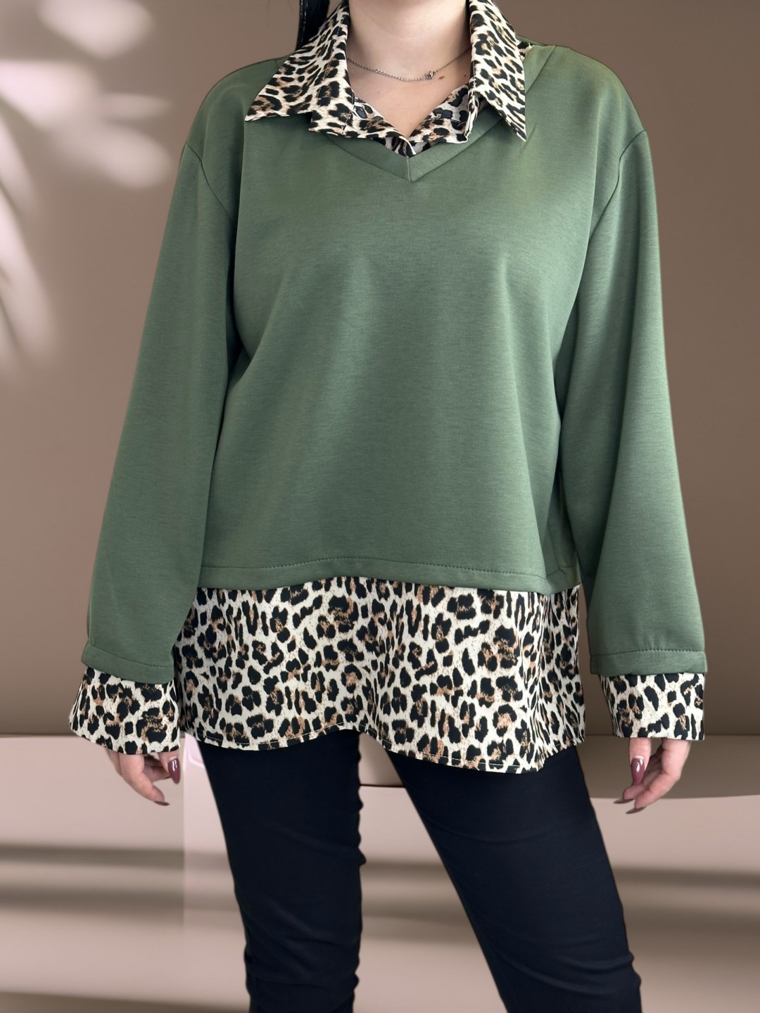 Πουκαμισόμπλουζα με λεοπάρ στοιχεία Πουκαμισόμπλουζα με λεοπάρ στοιχεία