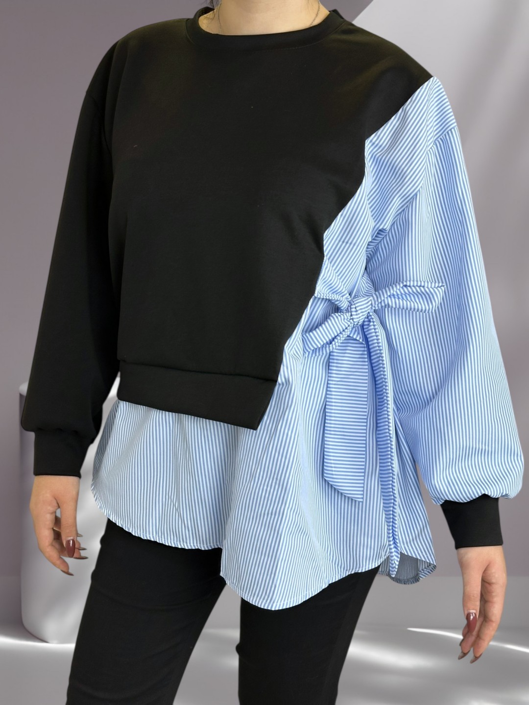 Κομψή μπλούζα με πλαϊνό δέσιμο Κομψή μπλούζα με πλαϊνό δέσιμο