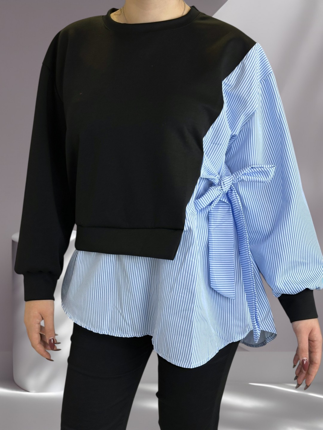 Κομψή μπλούζα με πλαϊνό δέσιμο Κομψή μπλούζα με πλαϊνό δέσιμο