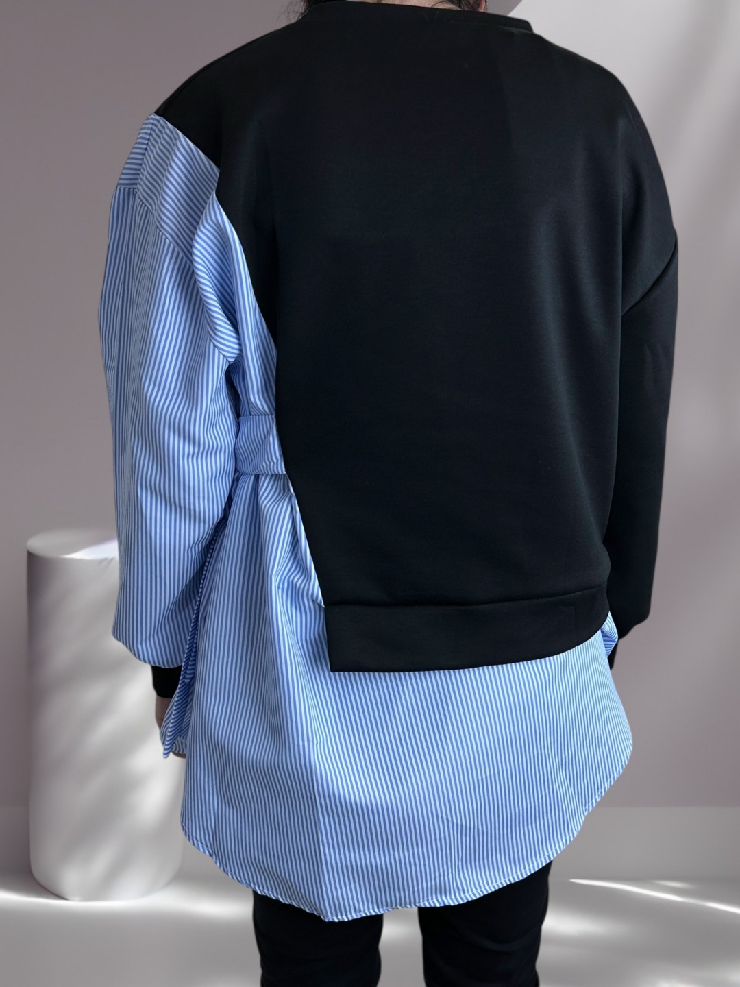 Κομψή μπλούζα με πλαϊνό δέσιμο Κομψή μπλούζα με πλαϊνό δέσιμο