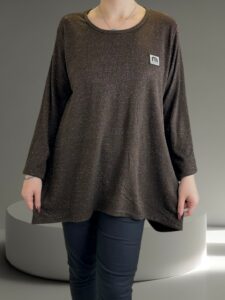 Μπλούζα με λάμψη από ασημί κλωστή και σχέδιο μύτες