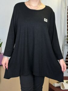 Μπλούζα με λάμψη από ασημί κλωστή και σχέδιο μύτες