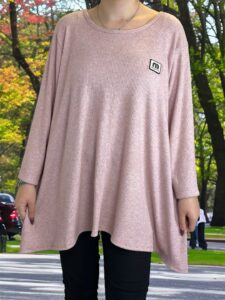 Μπλούζα με λάμψη από ασημί κλωστή και σχέδιο μύτες