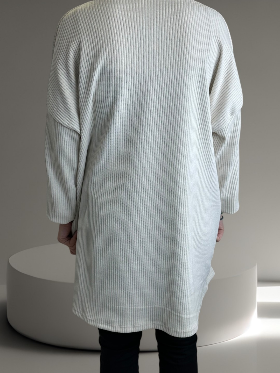 Κομψό κοτλέ μπλουζοφόρεμα με κολιέ Κομψό κοτλέ μπλουζοφόρεμα με κολιέ