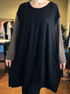 Δίχρωμο μπλουζοφόρεμα με καφέ μανίκια