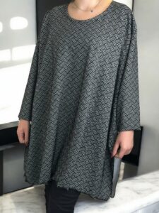 Κομψό μπλουζοφόρεμα σε μαύρο και άσπρο χρώμα