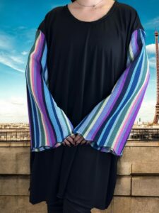 Μπλουζοφόρεμα με εντυπωσιακά πολύχρωμα μανίκια