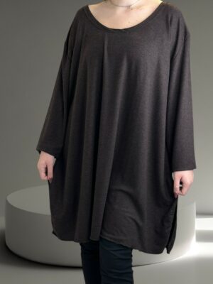 Κομψό σοκολατί μπλουζοφόρεμα με απαλή υφή