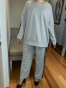 Σετ φούτερ με λεοπάρ λεπτομέρειες για εντυπωσιακές εμφανίσεις