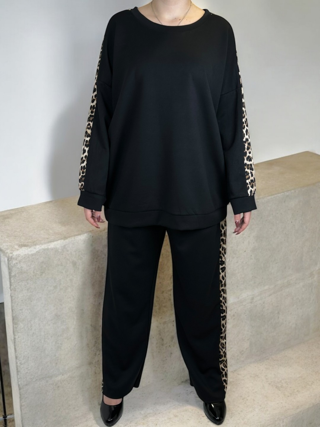 Σετ φούτερ με λεοπάρ λεπτομέρειες για εντυπωσιακές εμφανίσεις Σετ φούτερ με λεοπάρ λεπτομέρειες για εντυπωσιακές εμφανίσεις