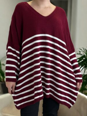 Πλεκτό πουλόβερ με ρίγες και chic διάθεση