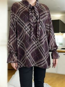 Μπλούζα μουσελίνα με δέσιμο στο λαιμό