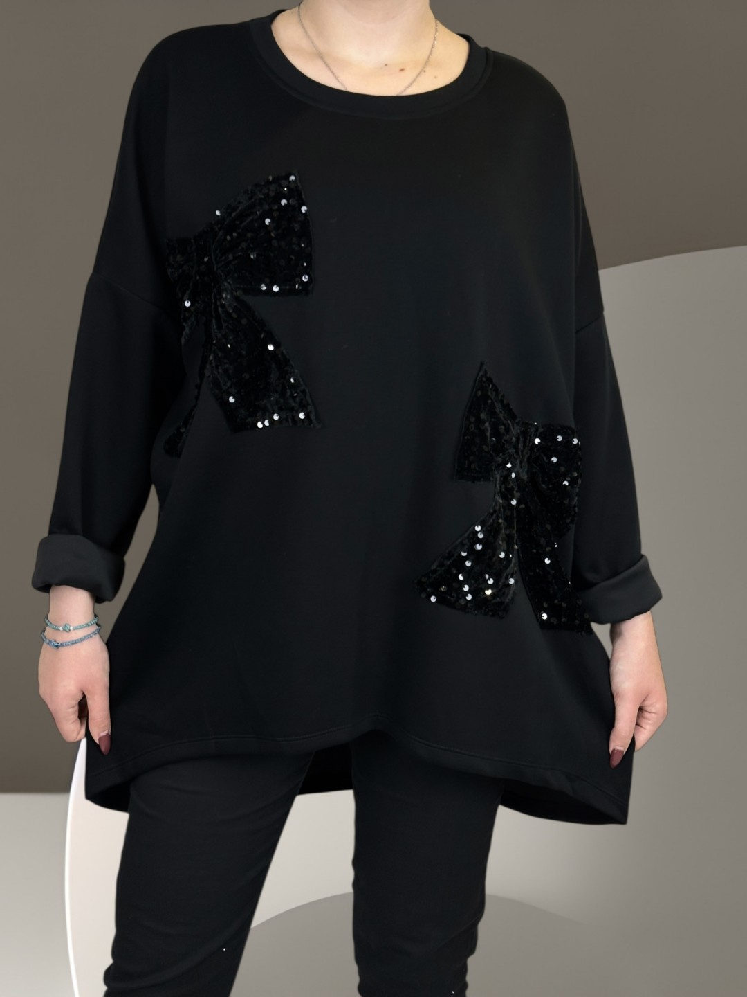 Μπλούζα φούτερ με παγιετένια λεπτομέρεια Μπλούζα φούτερ με παγιετένια λεπτομέρεια