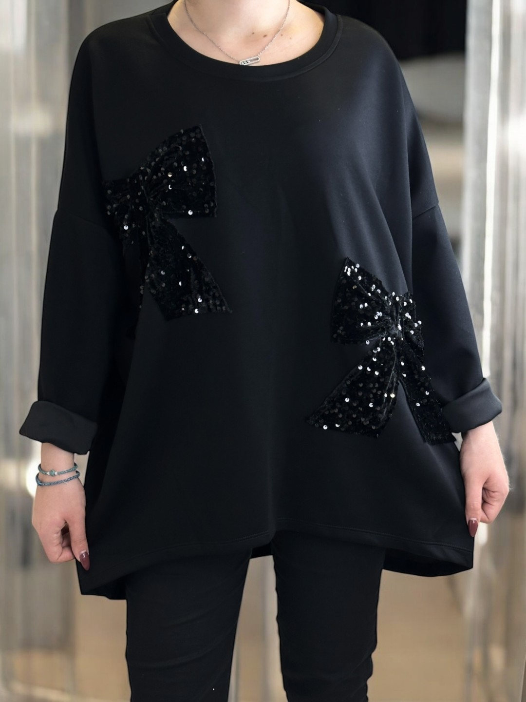 Μπλούζα φούτερ με παγιετένια λεπτομέρεια Μπλούζα φούτερ με παγιετένια λεπτομέρεια