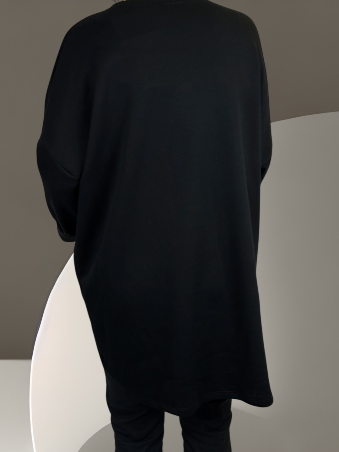 Μπλούζα φούτερ με παγιετένια λεπτομέρεια Μπλούζα φούτερ με παγιετένια λεπτομέρεια