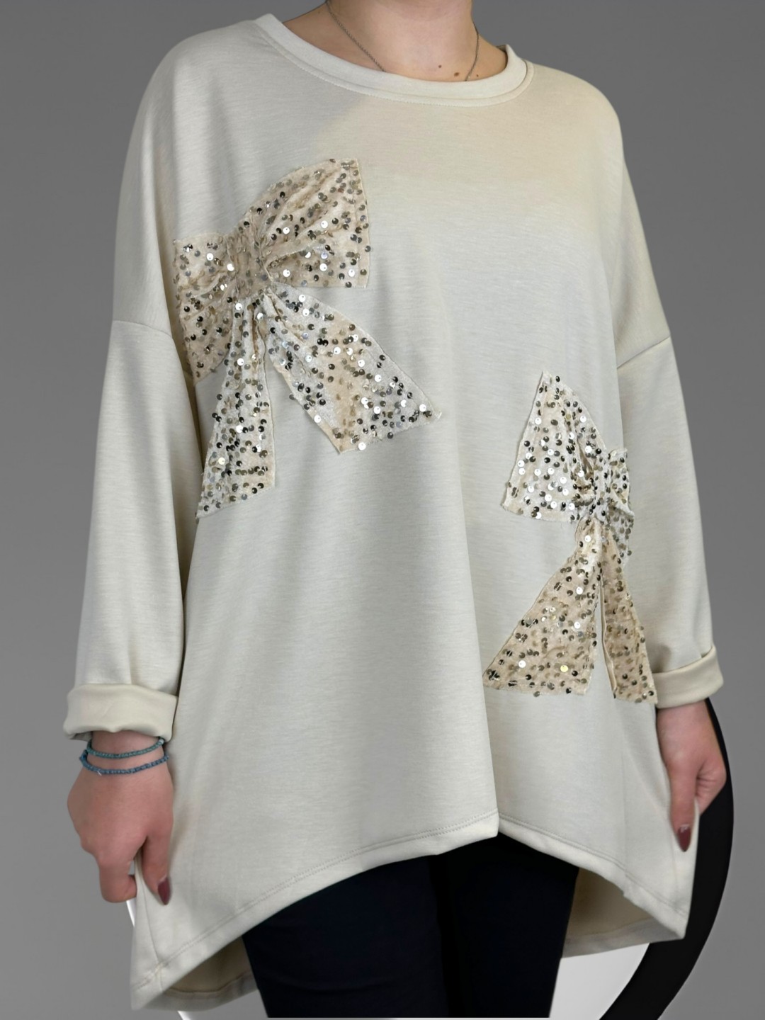 Μπλούζα φούτερ με παγιετένια λεπτομέρεια Μπλούζα φούτερ με παγιετένια λεπτομέρεια