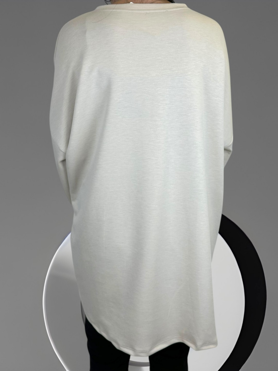 Μπλούζα φούτερ με παγιετένια λεπτομέρεια Μπλούζα φούτερ με παγιετένια λεπτομέρεια